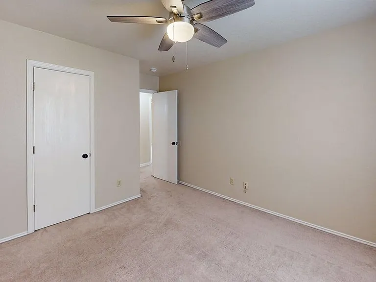 4405 Hondo Dr — Photo 14