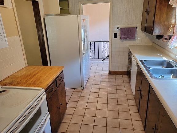 4th image of 1708 W Division St