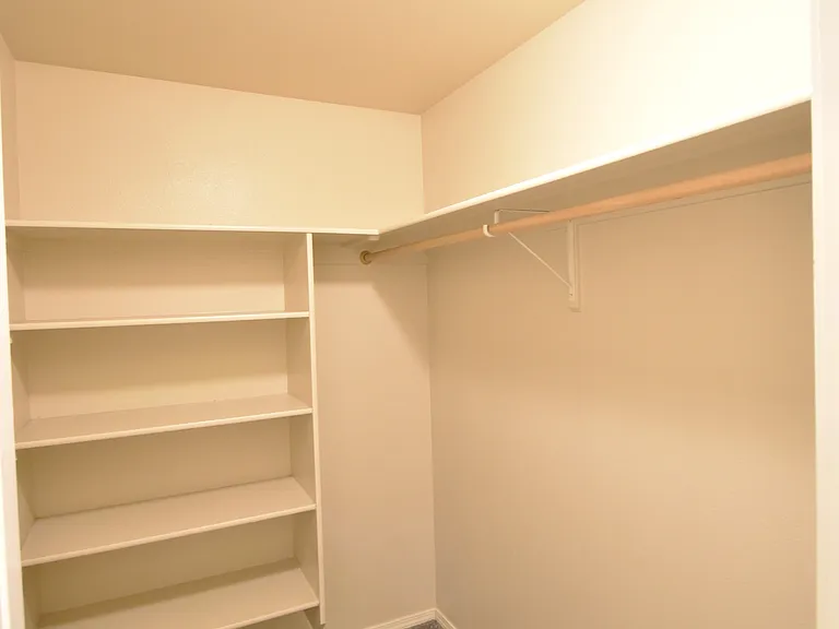 354 E Carver Dr — Photo 14