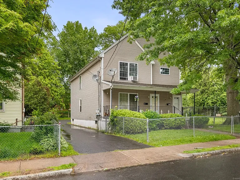 24 Florence St #2 — Photo 4
