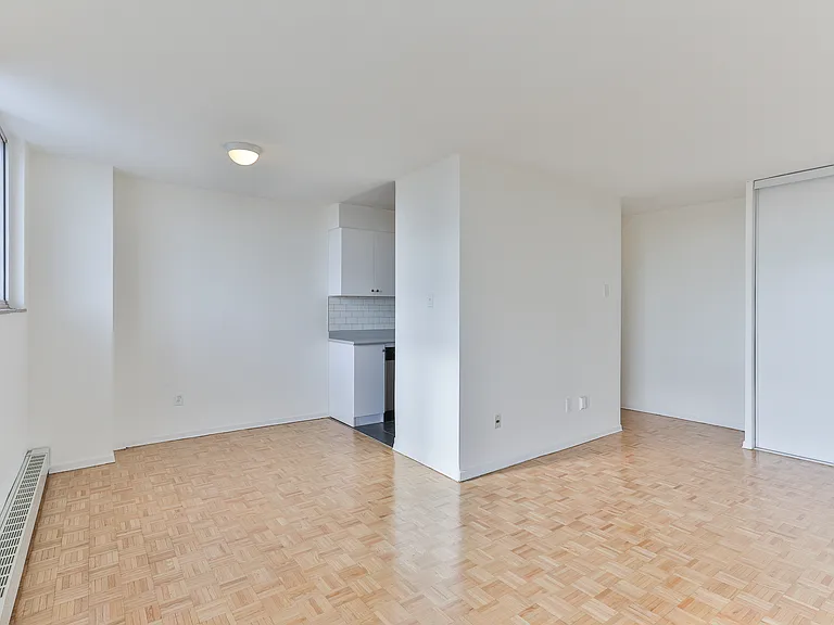 80 Cosburn Ave — Photo 4