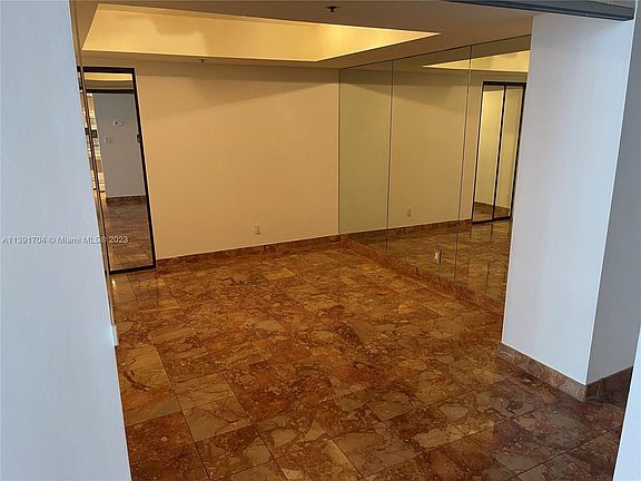 4th image of 1717 N Bayshore Dr #D-3948