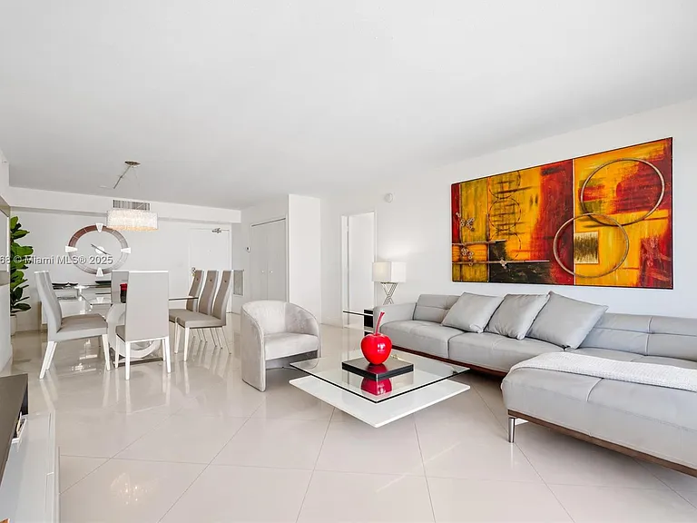 9195 Collins Ave #1103 — Photo 4