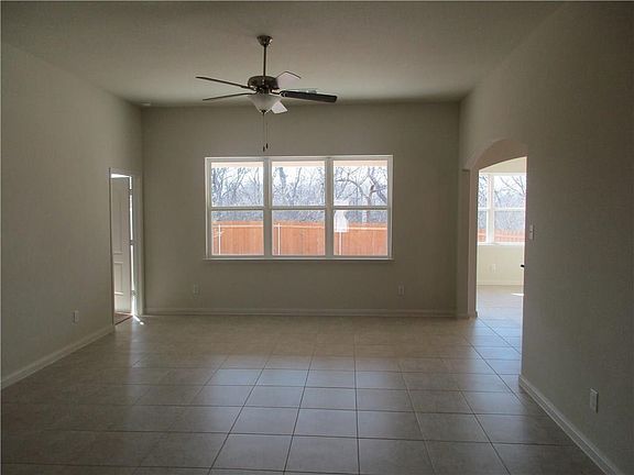 3rd image of 1812 Persimmon Dr