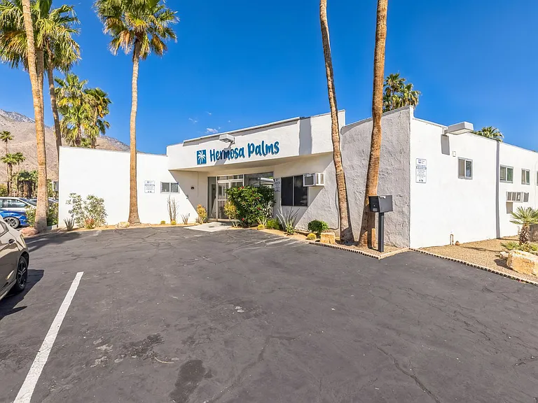 588 E. Mel Avenue - Hermosa Palms — Photo 46