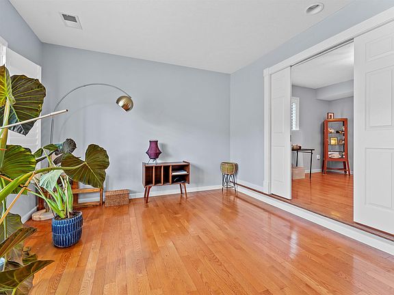 3rd image of 2056 Lakeside Ests