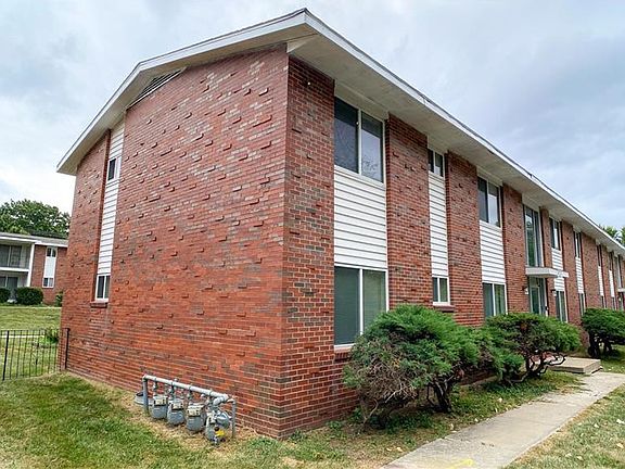 4th image of 8313 Lowell Ave