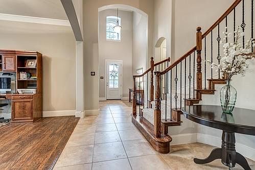 5th image of 400 Lavena Ct
