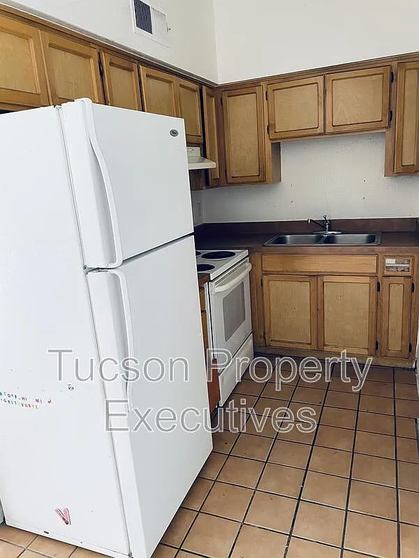 1 bed, 1.0 bath, 600 sqft, $900 — Photo 2