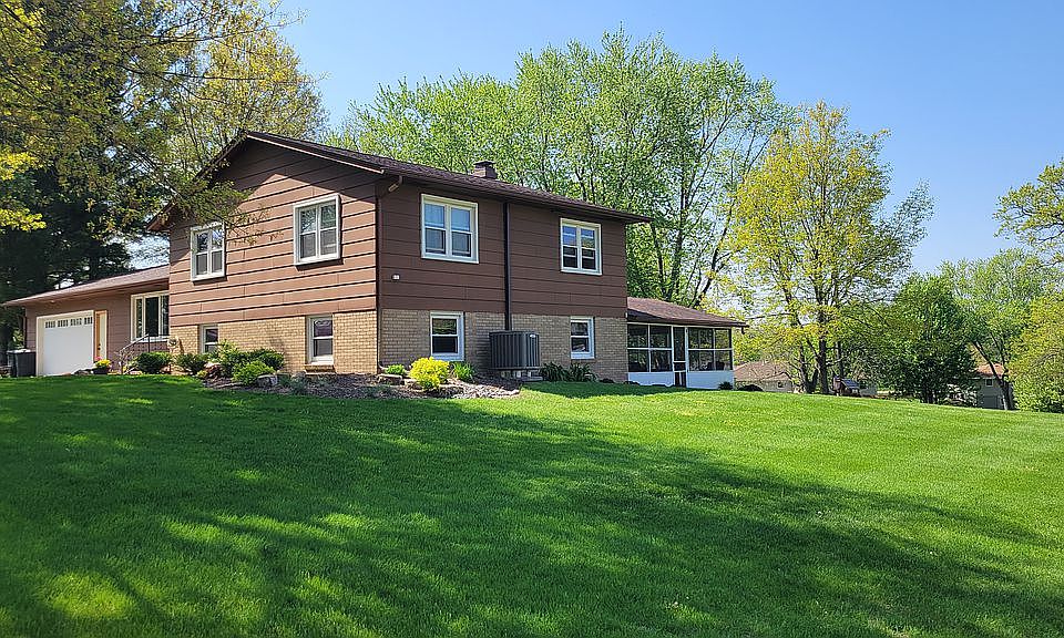1st image of 102 Berkley Ct