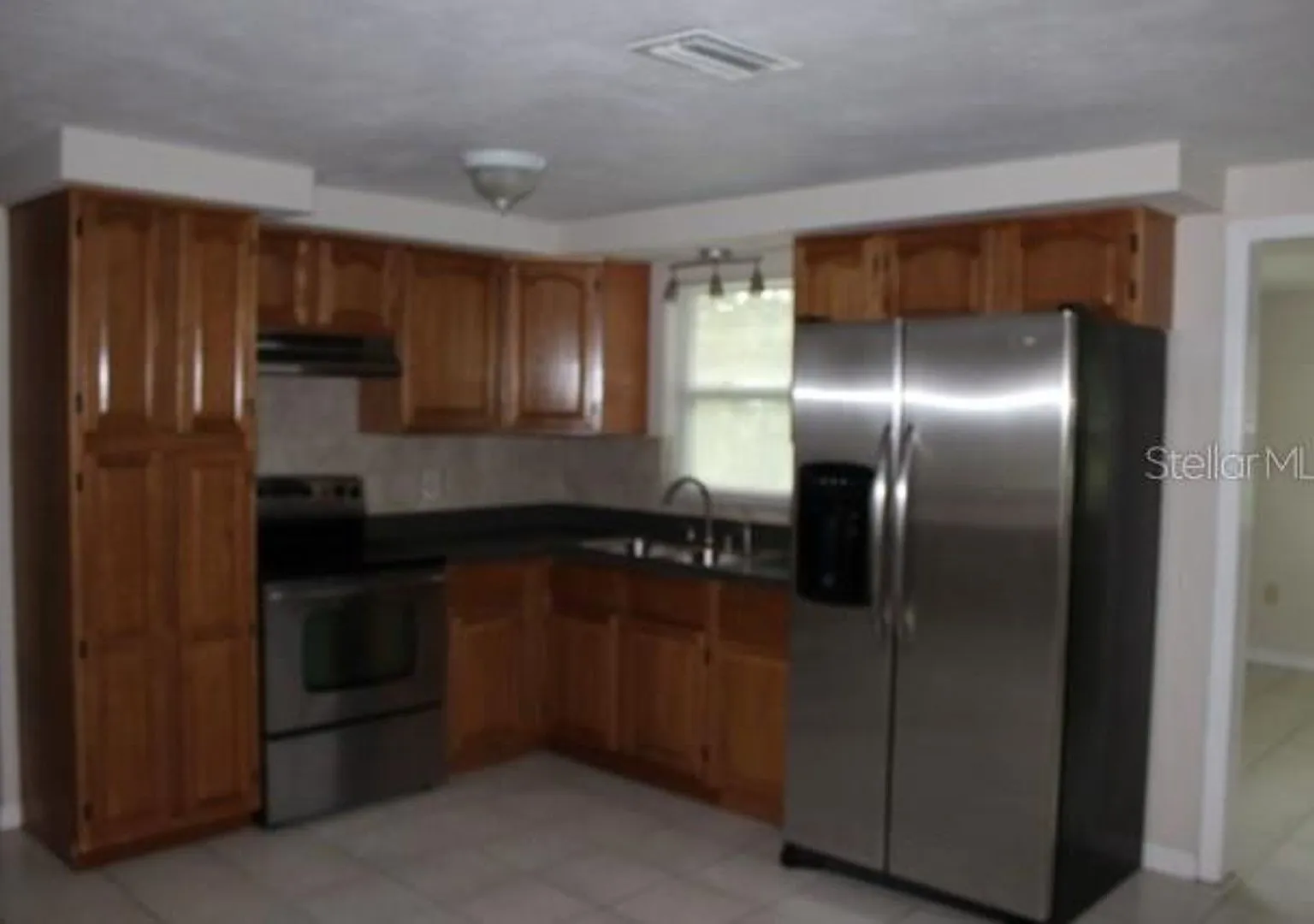 2 Bedroom 1 Bath Attached Garage Huge Backyard — Photo 2