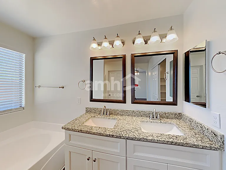 17211 W Watkins St — Photo 10