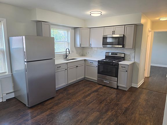 2nd image of 7810 S Escanaba Ave #2B