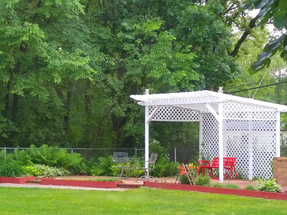 2nd image of 634 Cortland Ln SW