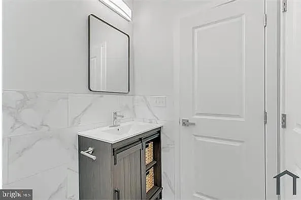 1229 W Hilton St #C — Photo 11