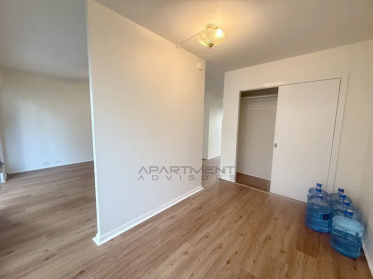 909 University Ave #111 — Photo 6