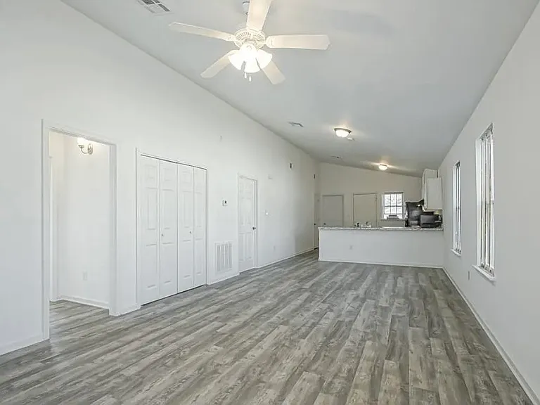 5171 Feliciana Dr — Photo 4