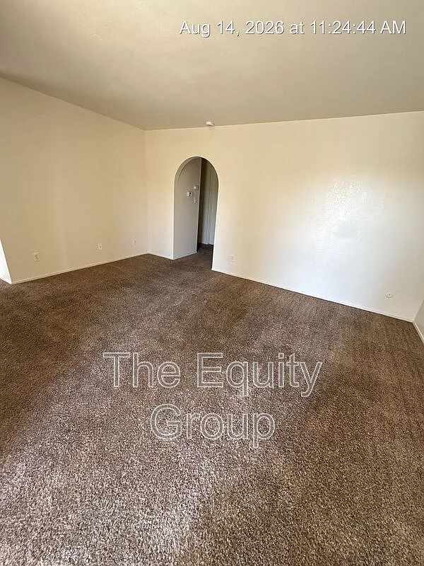 2 bed, 1.0 bath, 950 sqft, $1,250 — Photo 2
