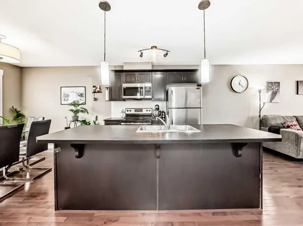 176 Cascades Pass, Chestermere, AB T1X 0K8