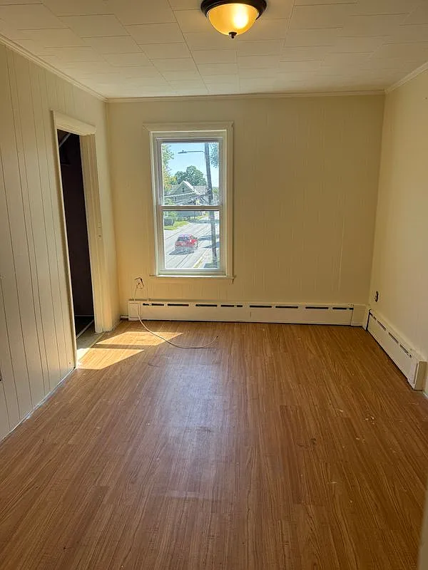 4 bed, 1.0 bath, 1004 sqft, $1,400 — Photo 4
