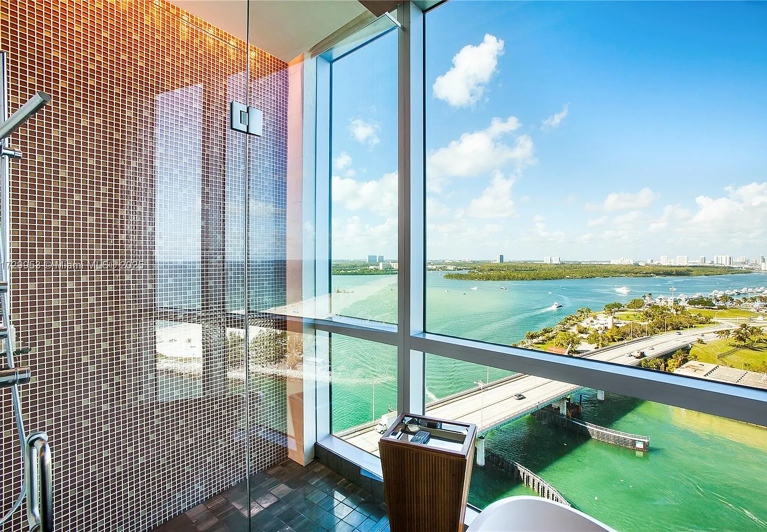 10295 Collins Ave Hotel C — Photo 4