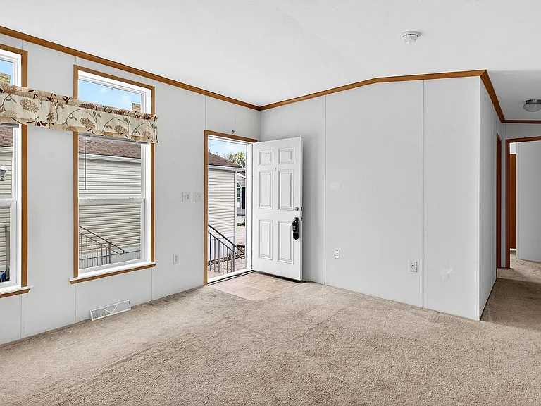 15 W Redwood Ave — Photo 5