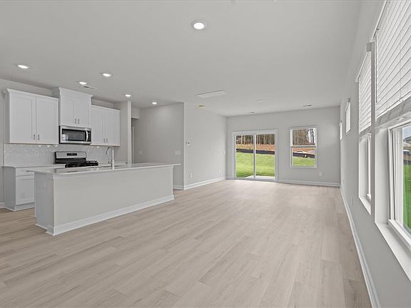 2nd image of 658 Cozy Bluff Rd