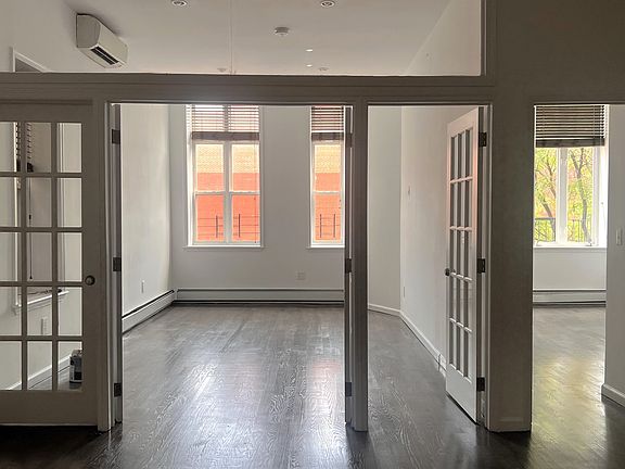 3rd image of 4 E 116th St #3