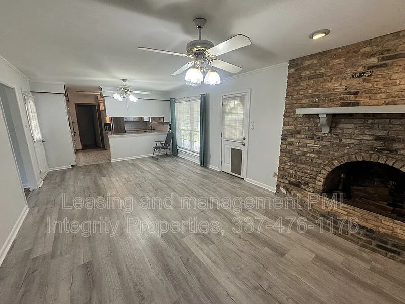 3 bed, 2.0 bath, 1422 sqft, $1,550 — Photo 3