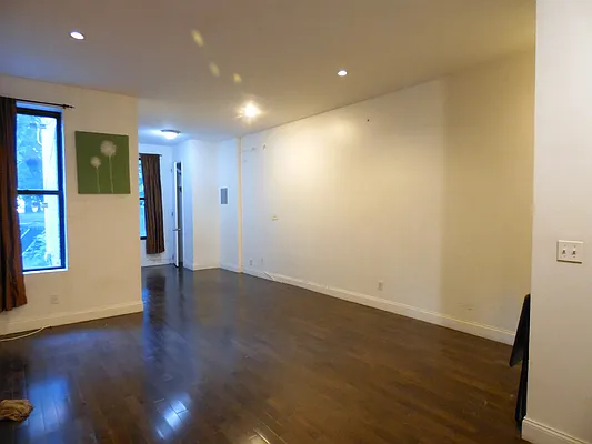 Rented by Excelsior Realty Services | media 41