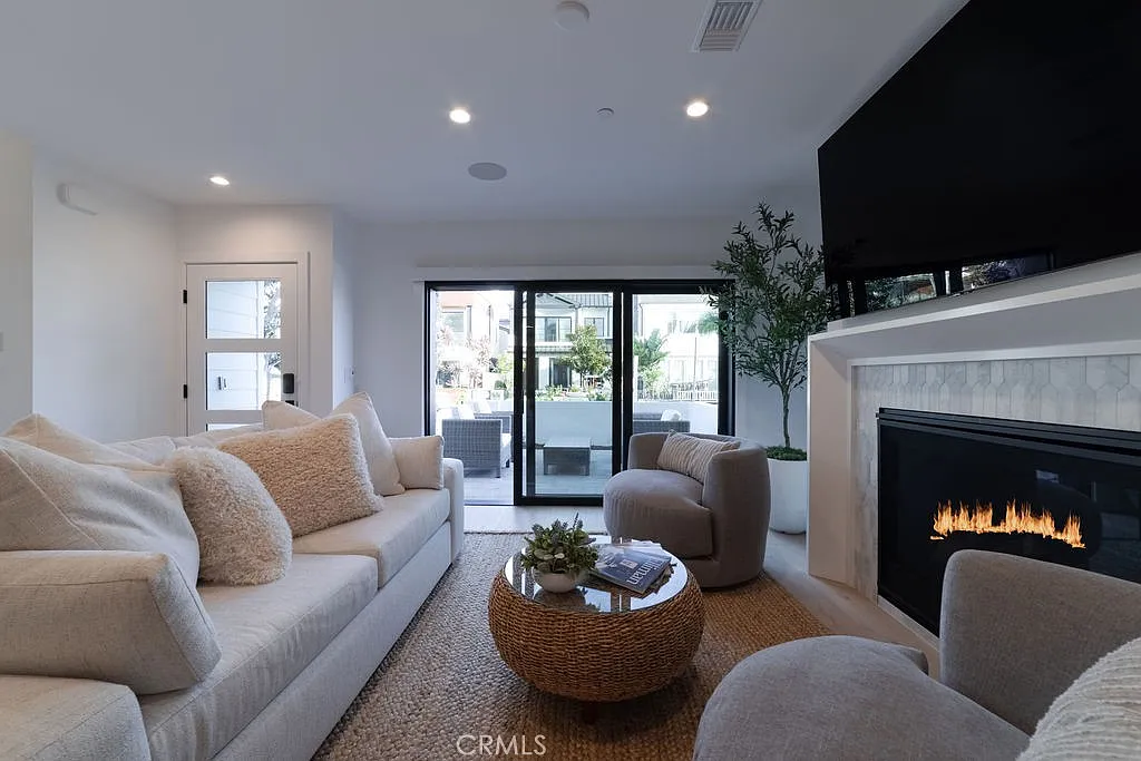 3 bed, 5.0 bath, 1771 sqft, $20,000 — Photo 4