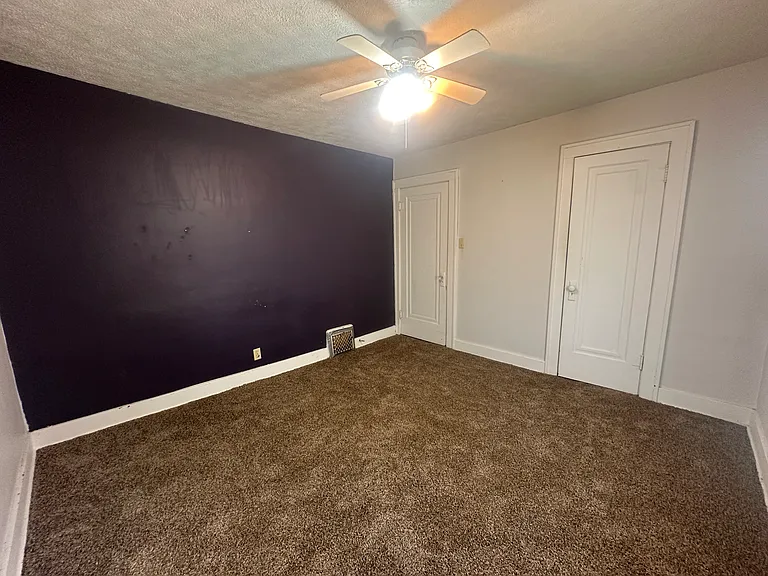 136 E Woodside St — Photo 6