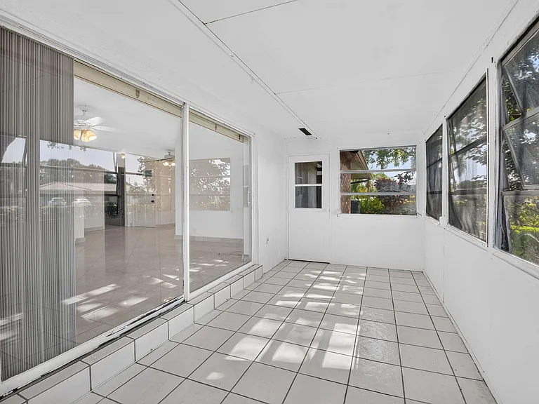300 NW 42nd St — Photo 22