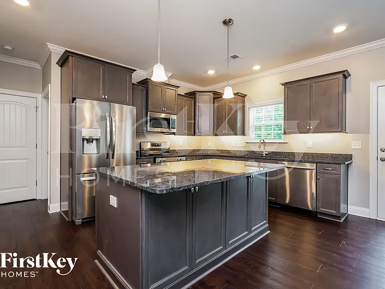 558 Dorchester St — Photo 9