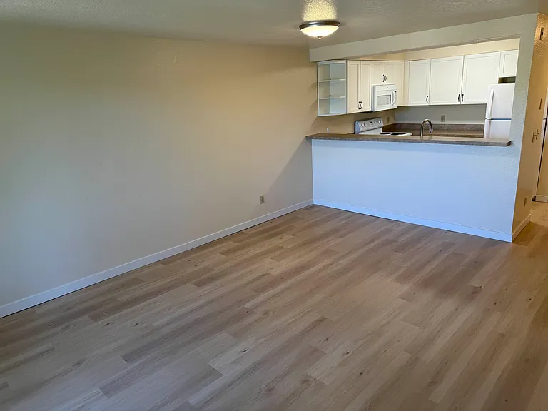 Portage Bay Apartments — Photo 8