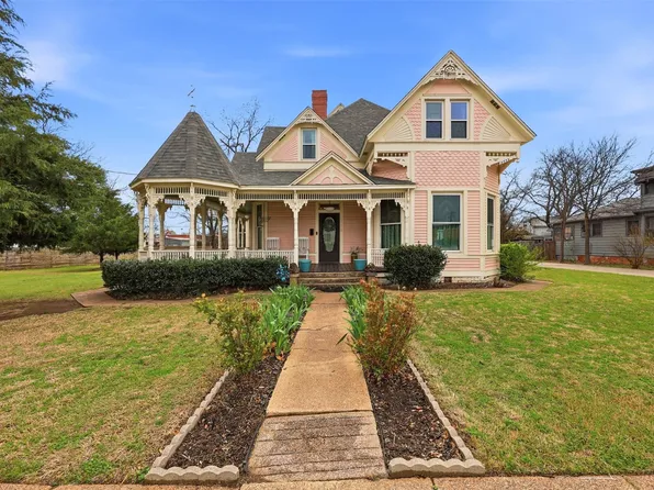 306 E Tarrant St, Bowie, TX 76230