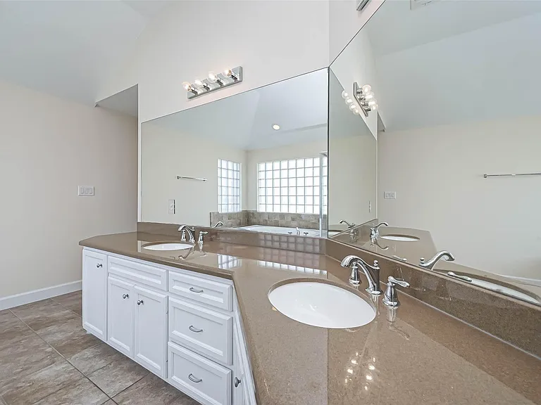 650 Westcross St #85 — Photo 24