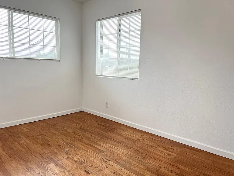 146 Montana Ave — Photo 10