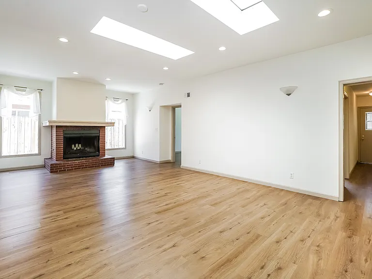 6500 Lockhurst Dr — Photo 8