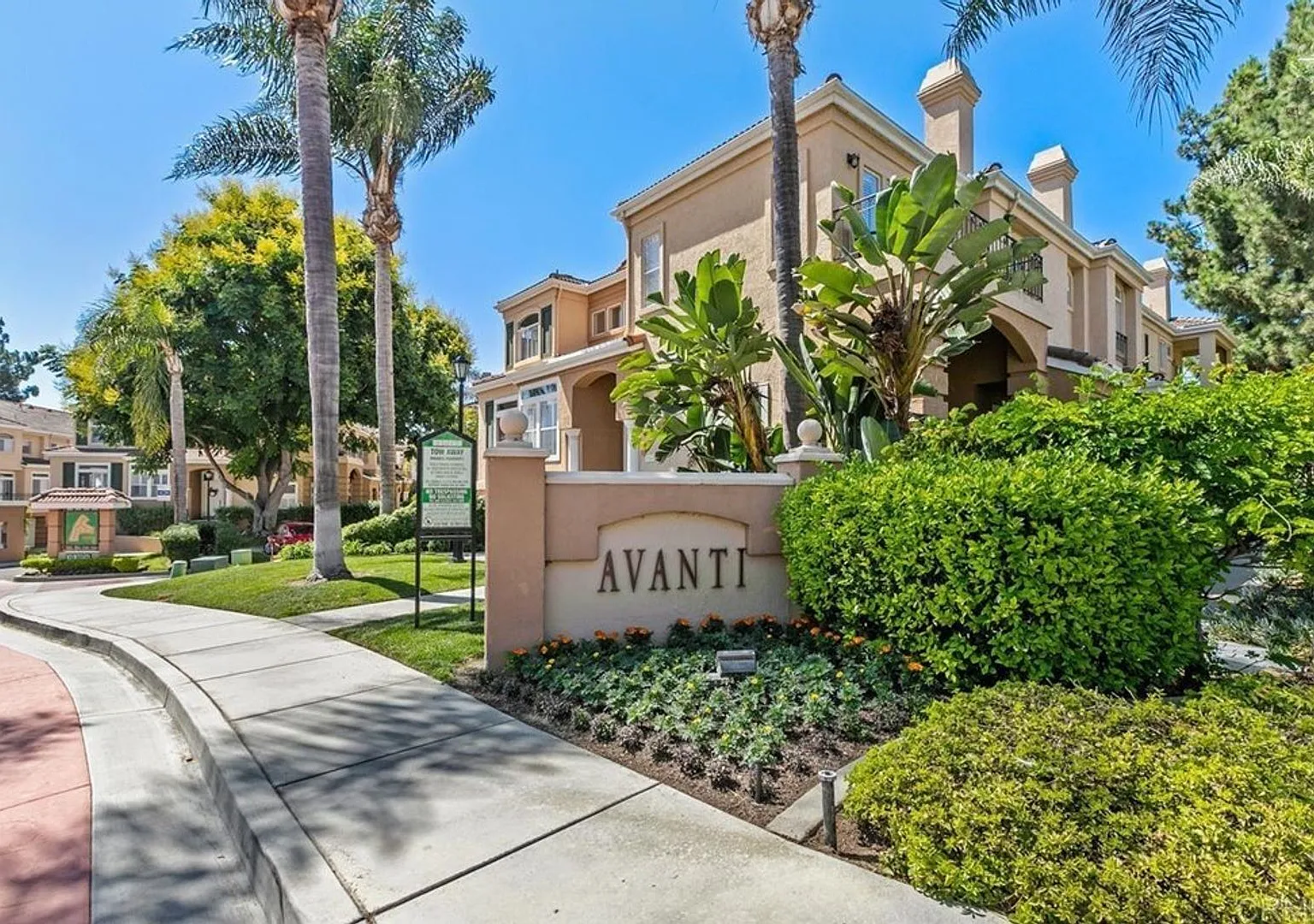3 Bedroom UTC/La Jolla Townhome — Photo 1