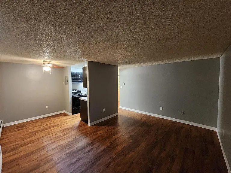 Crestview Apartments — Photo 27