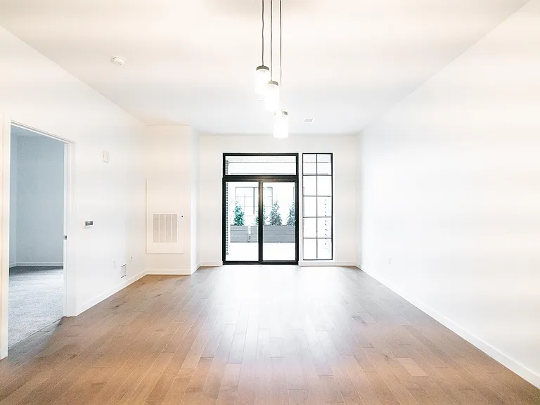 2635 Penn Ave #215 — Photo 7