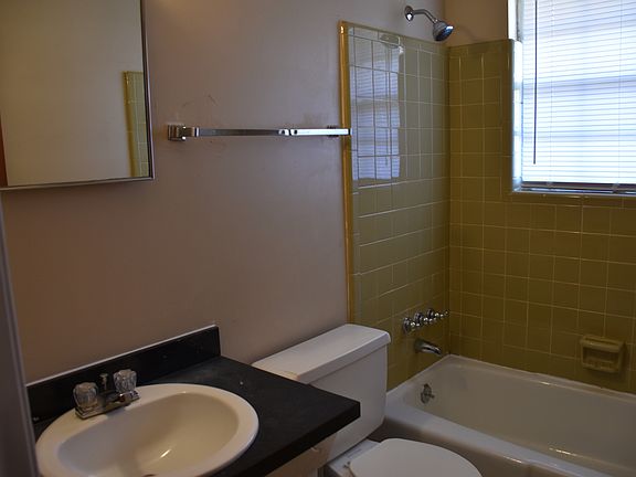 2nd image of 512 Royal Crest Dr