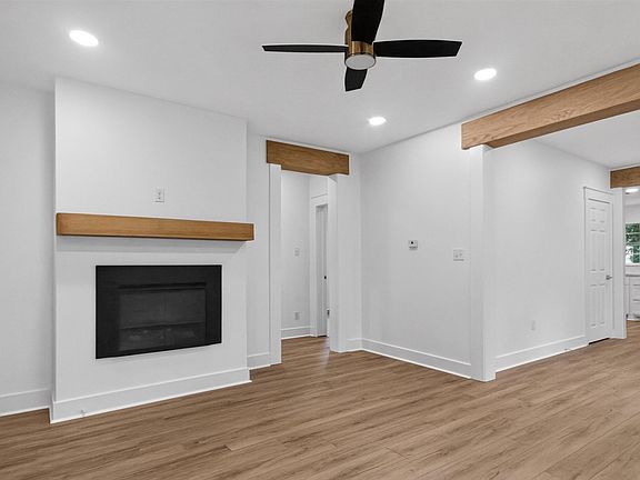 4th image of 356 Ash St