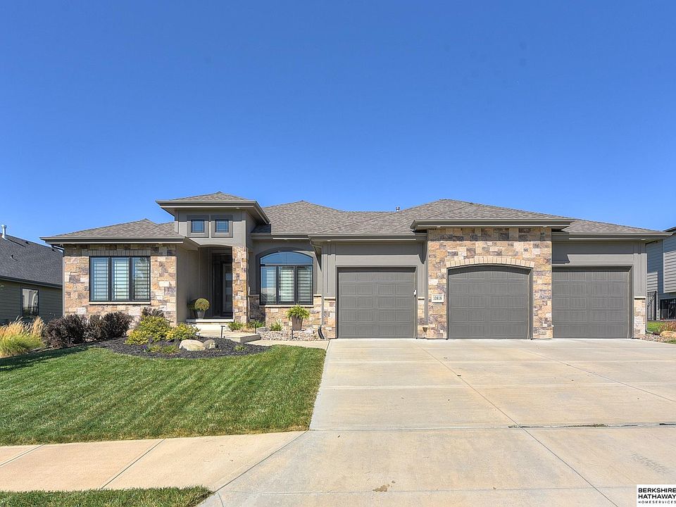 1st image of 10818 S 174th Ave