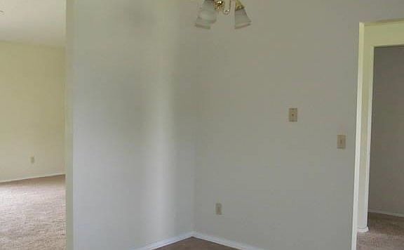 3rd image of 1681 Hefton St