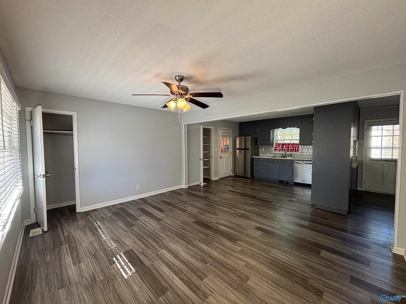 3 bed, 2.0 bath, 1225 sqft, $1,600 — Photo 3