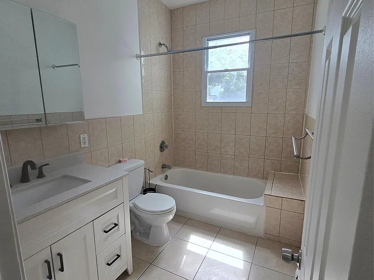 114 Essex St — Photo 5