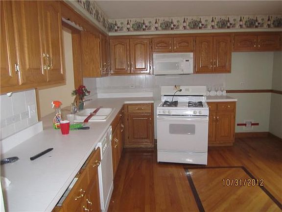 5th image of 8828 Berkeley Court Dr