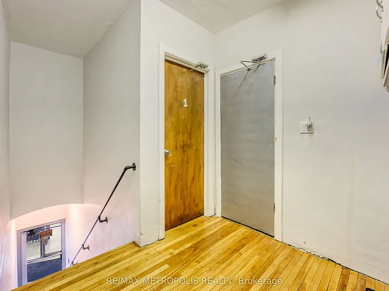 1548 Saint Clair Pkwy #1 — Photo 3